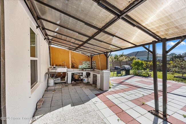 Building Photo - 1550 Leeward Ave SE