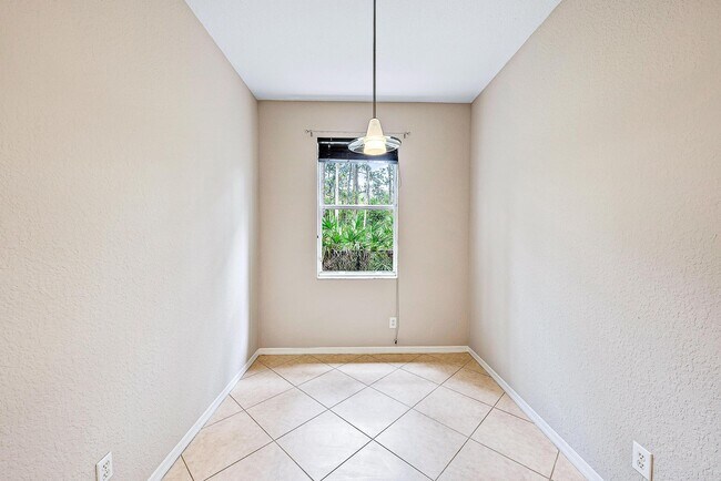 Building Photo - 4981 Bonsai Cir