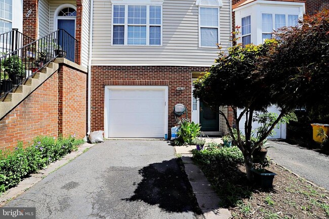 Building Photo - 14615 Seasons Dr