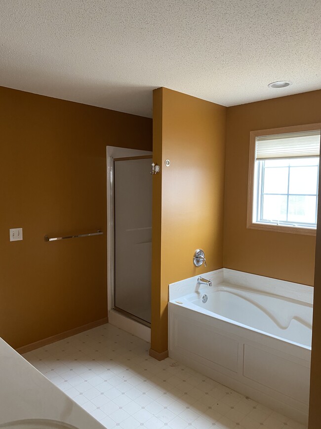 Building Photo - 15222 Florist Cir