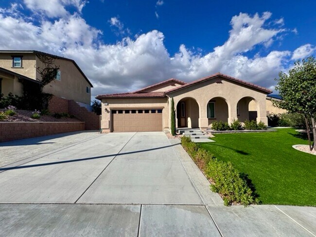 Building Photo - Stunning 2021 built 4 bedroom home for LEA...