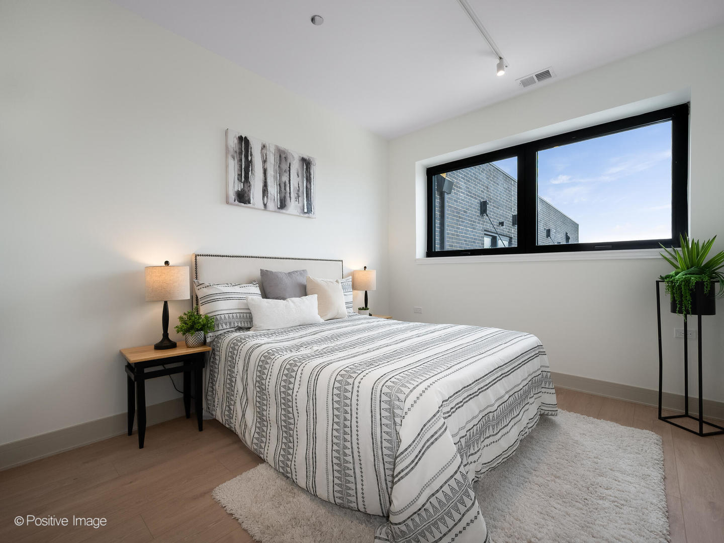 Building Photo - 3202 N Racine Ave