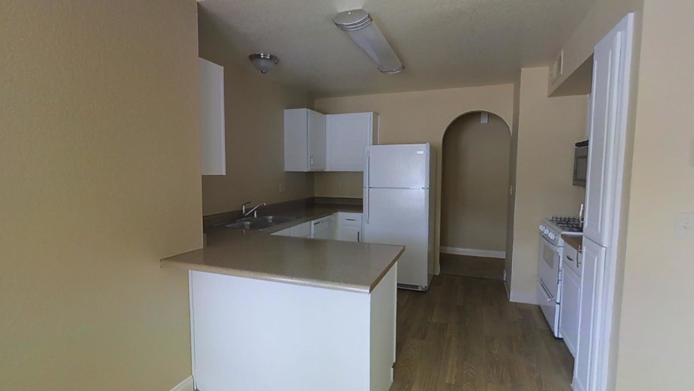 2BR, 2BA - 1035 SF - Invitational