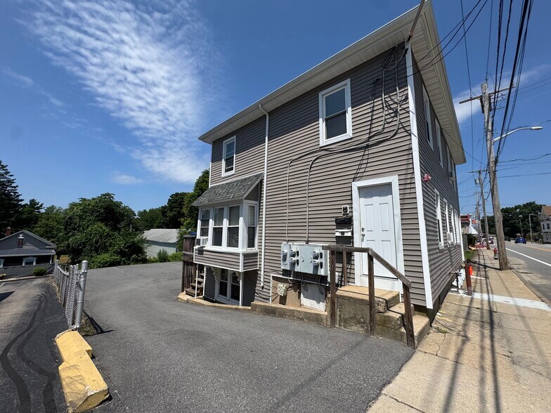 Building Photo - 1383 Main St