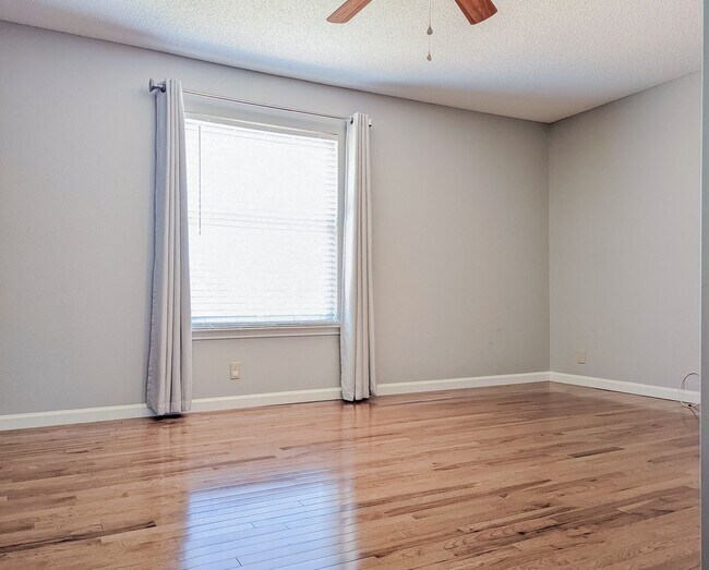 Building Photo - Stylish 4-Bed, 3.5-Bath Rental with Great ...