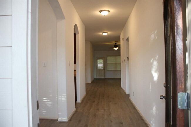 Building Photo - 7301 Stonelick Ct