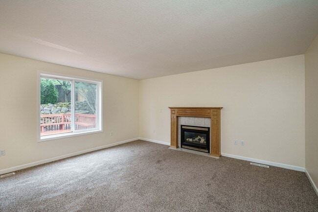 Building Photo - 4 Bedroom 2.5 Bath with Fenced Backyard in Camas School District