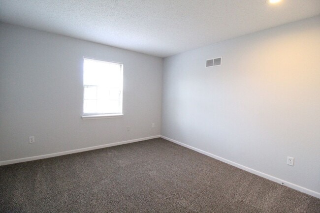 Building Photo - February FREE On This Updated 3 Bedroom 2 Bath Duplex in Olathe