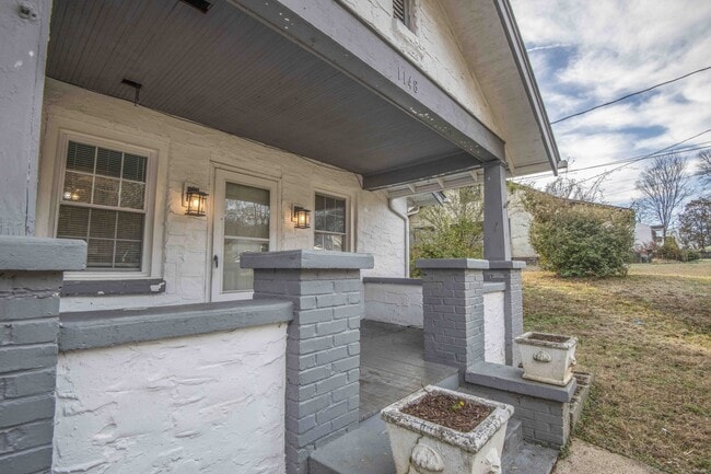 Building Photo - 1148 Baker Ave