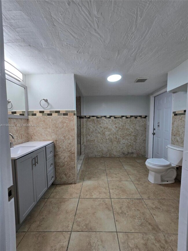 Building Photo - 280 NW 31st Ave