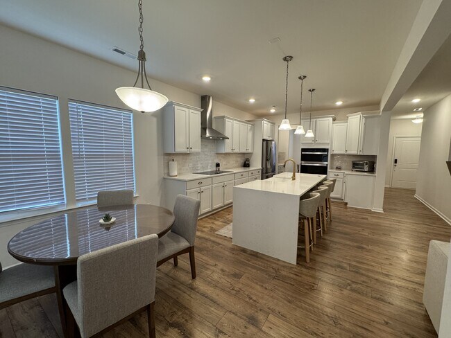 Building Photo - 193 Wheatfield Dr