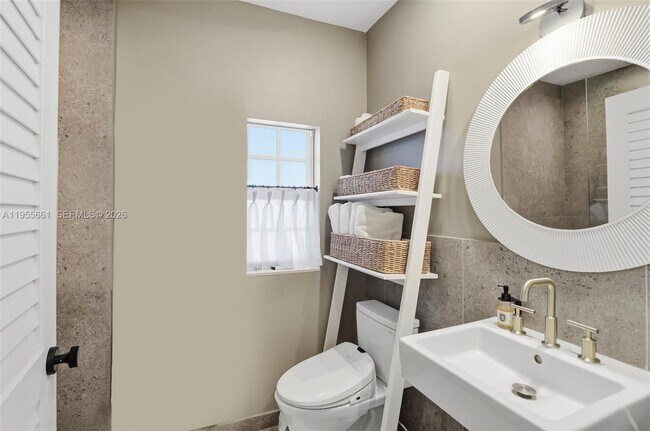 Building Photo - 4108 Palmarito St