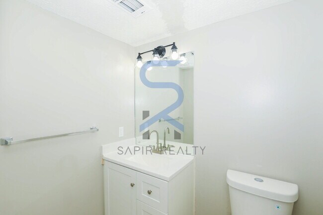 Building Photo - Peaceful Cul-de-Sac Living – 3BR/2.5BA Home in Jonesboro