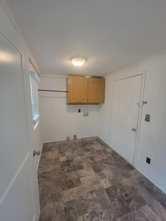 Building Photo - 223 Hemlock St