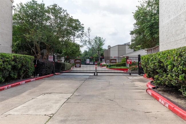 Building Photo - 5711 Sugar Hill Dr