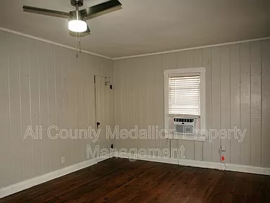 Building Photo - 1606 Hough St