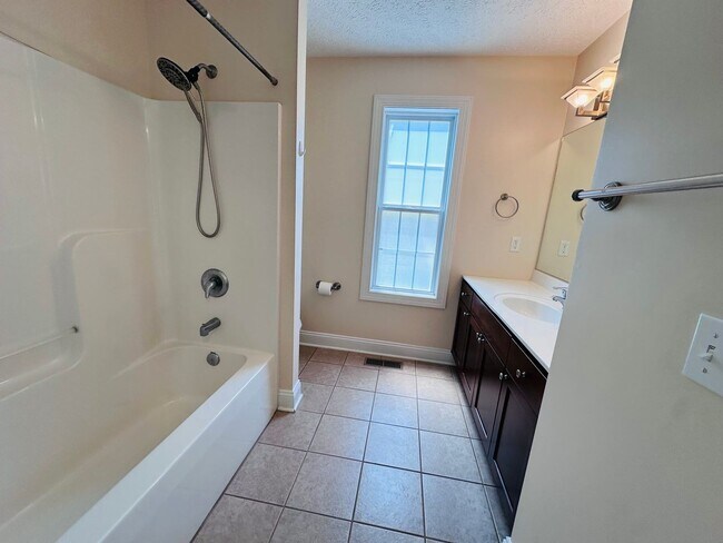 Building Photo - 3 Bedroom 2.5 Half Bath Townhouse with 2 Car Garage