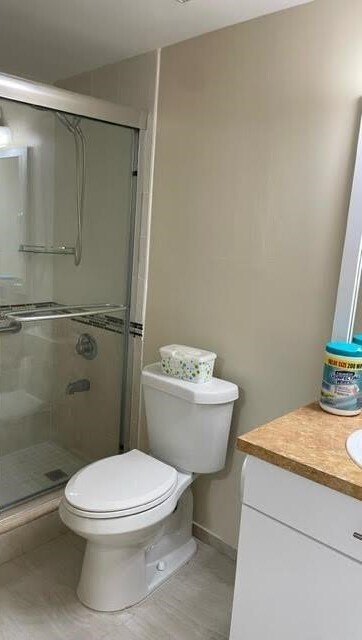 Building Photo - 9340 Fontainebleau Blvd