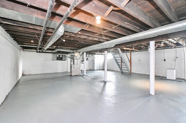 Building Photo - 5107 Hunter Ave