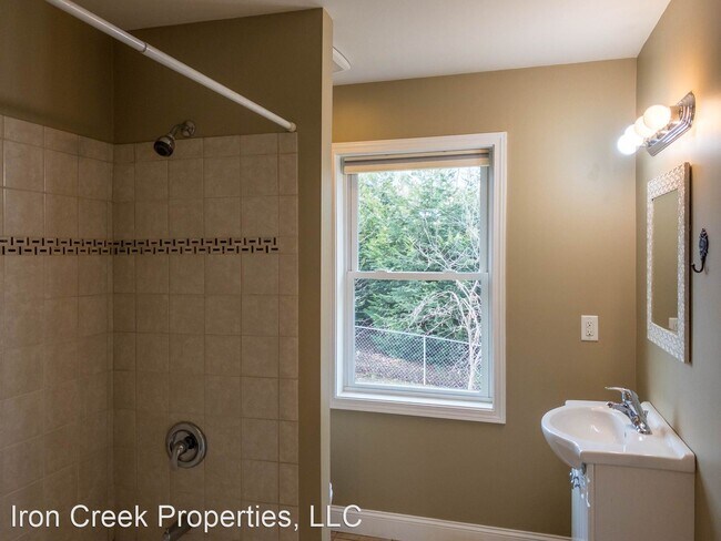 Building Photo - 3 br, 2.5 bath House - 15 Iris Hill Drive