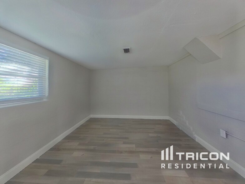 Building Photo - 14402 13th St