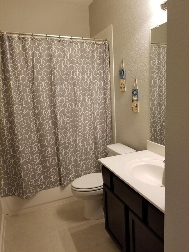 Building Photo - Stunning 5 beds 3 baths in Fort Worth!