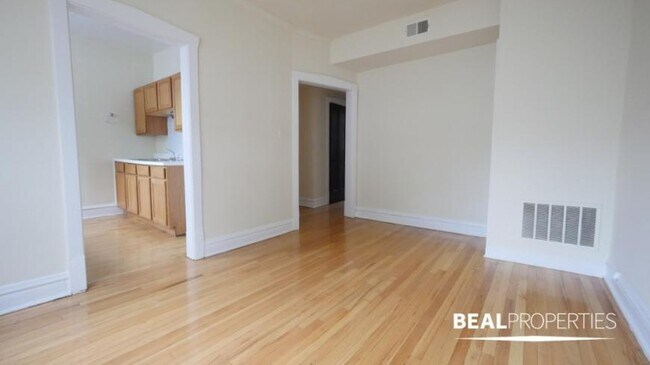 Building Photo - 1 bedroom in CHICAGO IL 60657