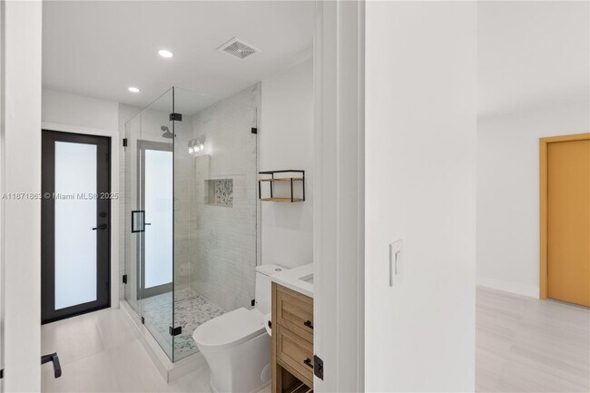 Building Photo - 6010 SW 108th Pl