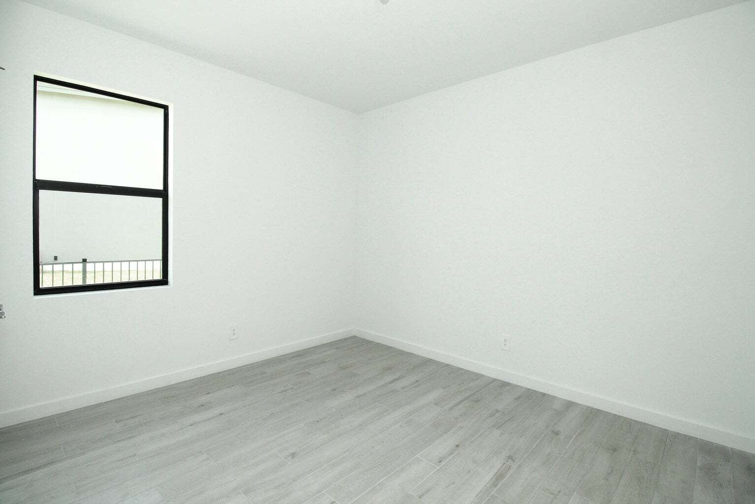 Building Photo - 5929 SE Skyblue Cir