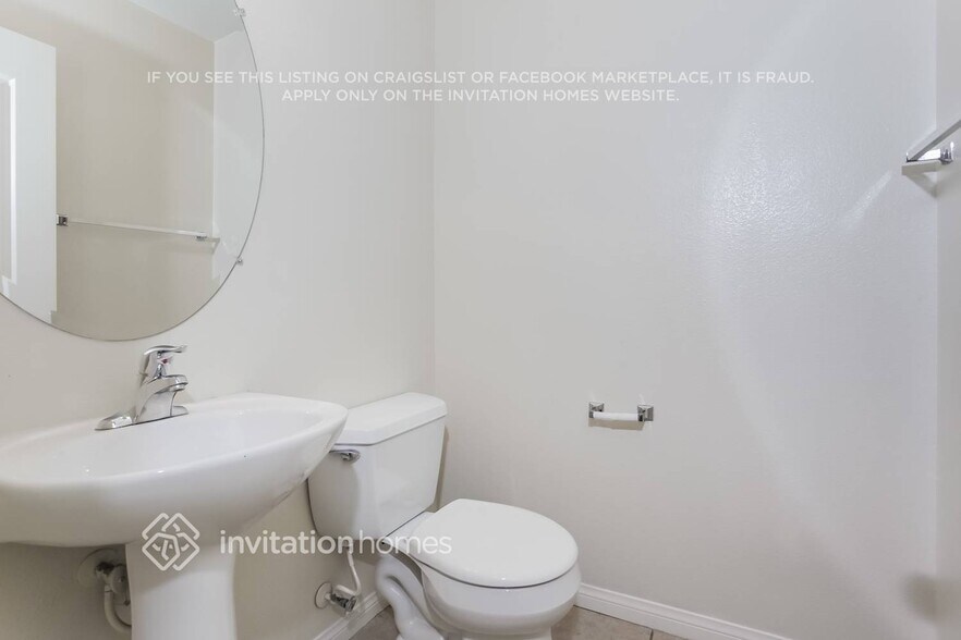 Building Photo - 10631 Gibbous Moon Dr