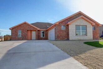 Building Photo - COMING SOON - 4 Bedroom Home + 2 Car Garage and Privacy Fenced Backyard!