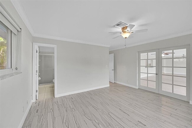 Building Photo - 211 SE 9th Ct