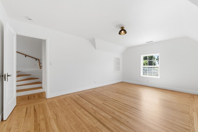 Building Photo - Charming 2 bed, 1.5 bath Alta Heights Home