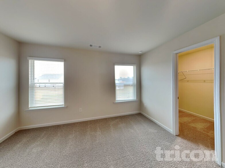 Building Photo - 244 Oliver Dr