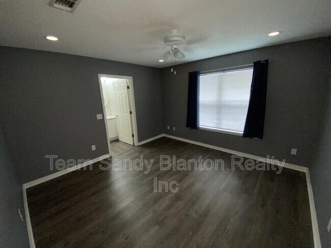 Building Photo - 10340 Chinaberry Ct