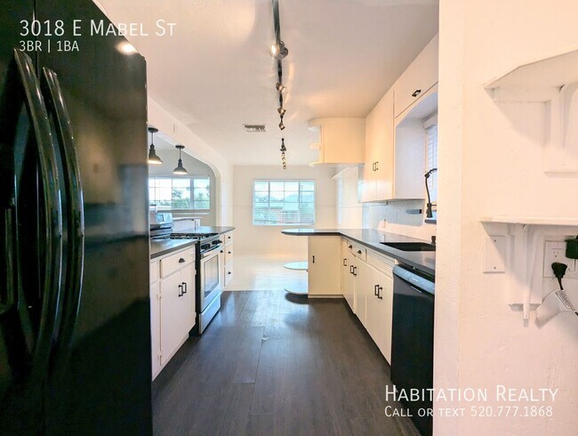 Building Photo - 3018 E Mabel St
