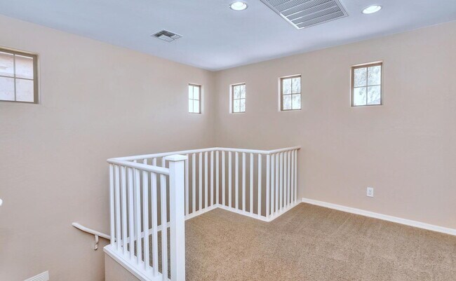 Building Photo - "Spacious 4-Bed Townhouse Oasis in Anthem – Modern Comfort Awaits!"