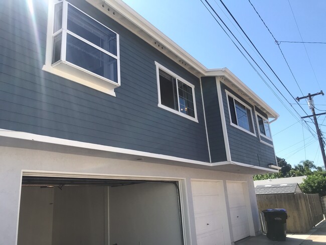 Building Photo - Large Beach House Over Two Car Garage