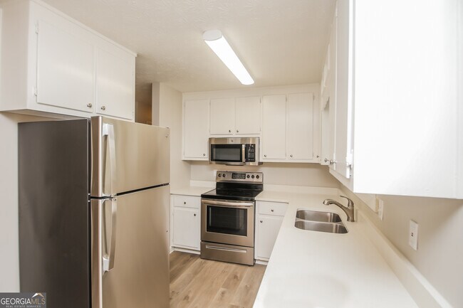 Building Photo - 46 Cathie Dr