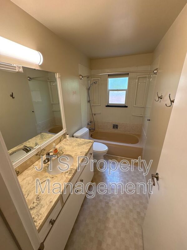 Building Photo - 2128 W La Loma Dr