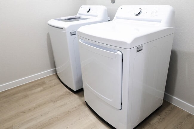 Building Photo - 247 Forest W St