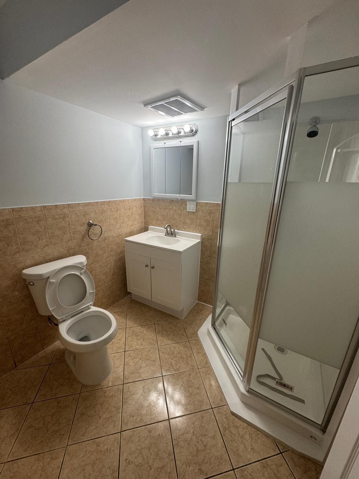 Building Photo - 1057 Bond St