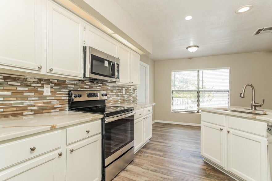 Building Photo - 518 Carlsbad Dr