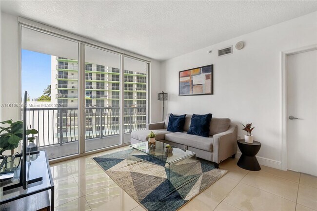 Building Photo - 1750 N Bayshore Dr
