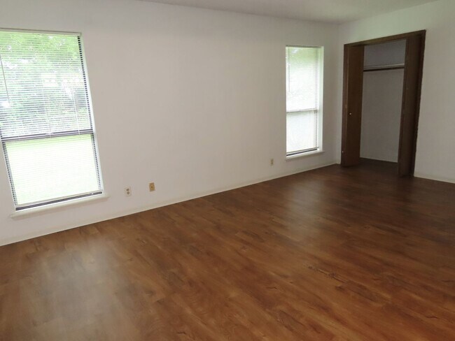 Building Photo - Whitehouse ISD! Spacious 3 Bedroom, 2 Bath...