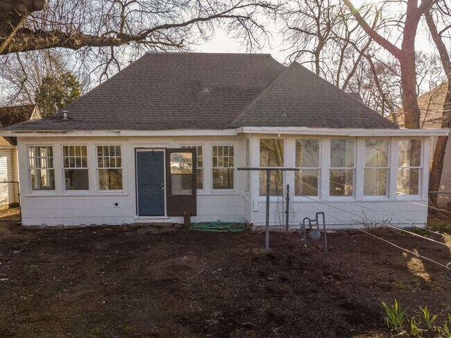 Building Photo - 516 S 17th St