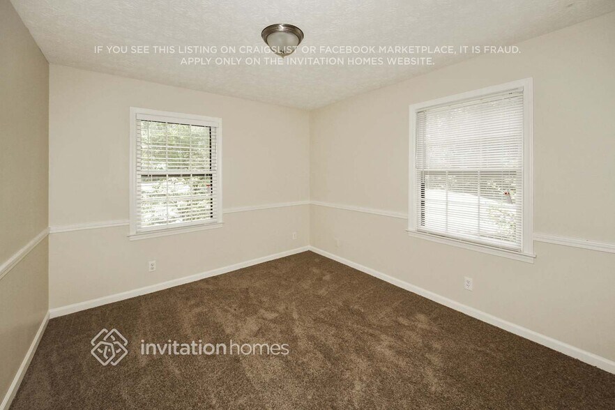 Building Photo - 3236 Lincoln Pl