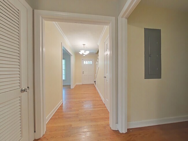Building Photo - 239 Rainier Dr