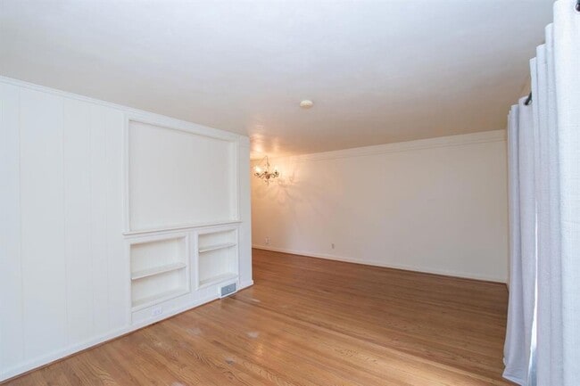 Building Photo - 4933 Woodland Ave