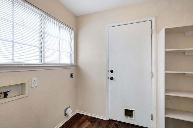 Building Photo - Spacious Brick-Front Home with Loft and Ex...